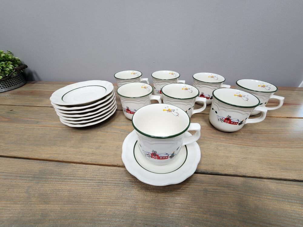 Set Pfaltzgraff Snow Village 8 Cups And 8 Saucers Christmas Holiday 16 Peices